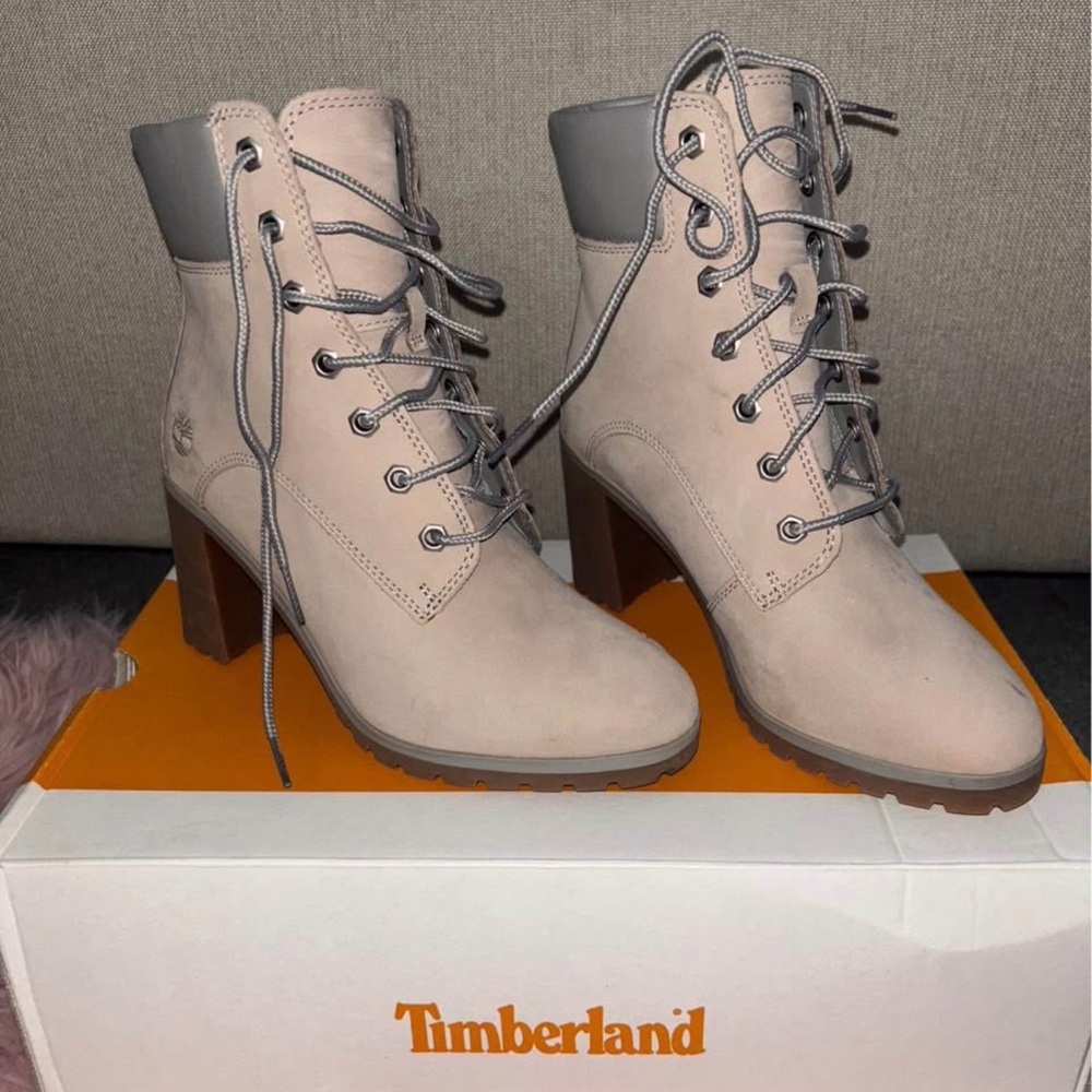 Timberland Women's Cream and Gray Heeled Boots
